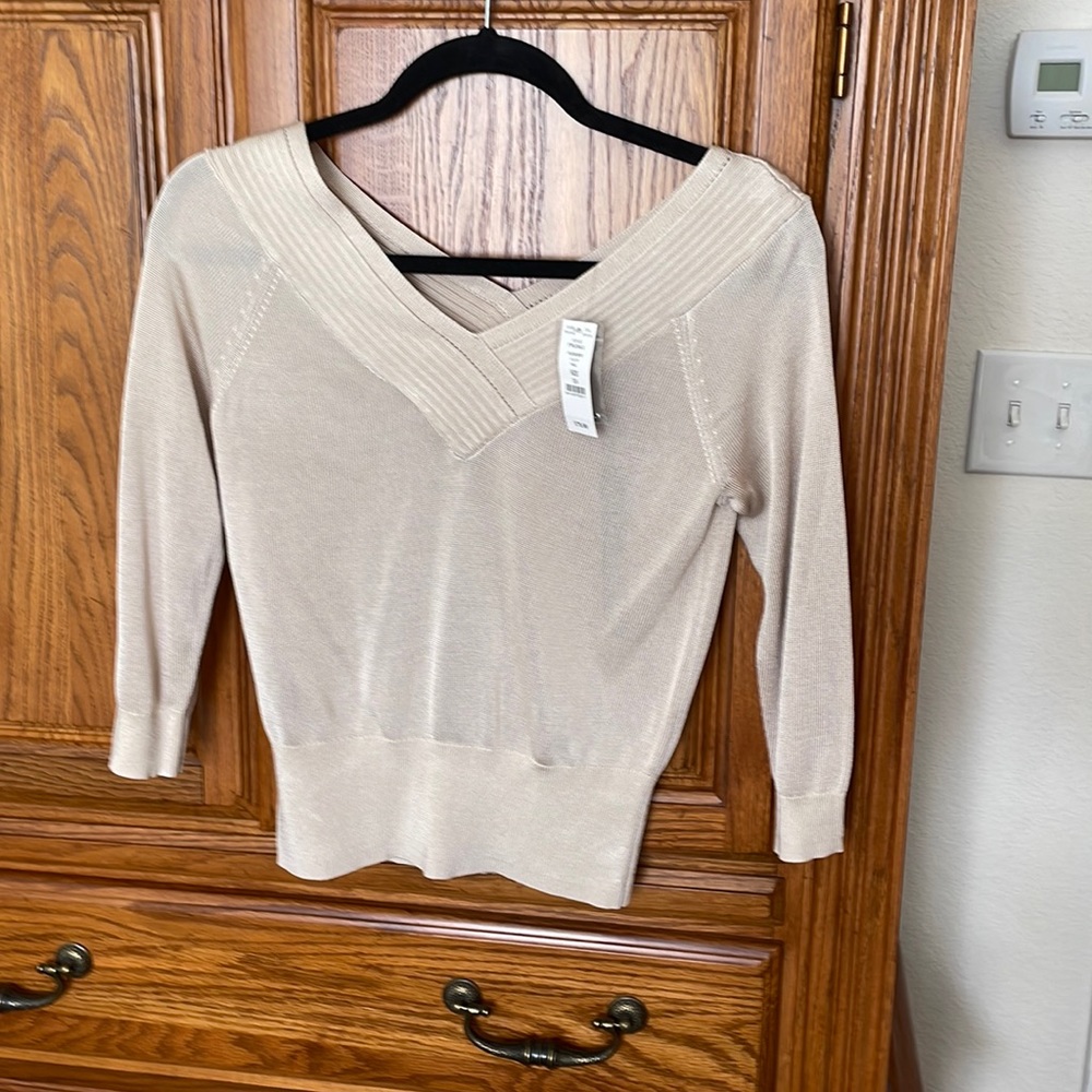 White House Black Market Top NWT size XS